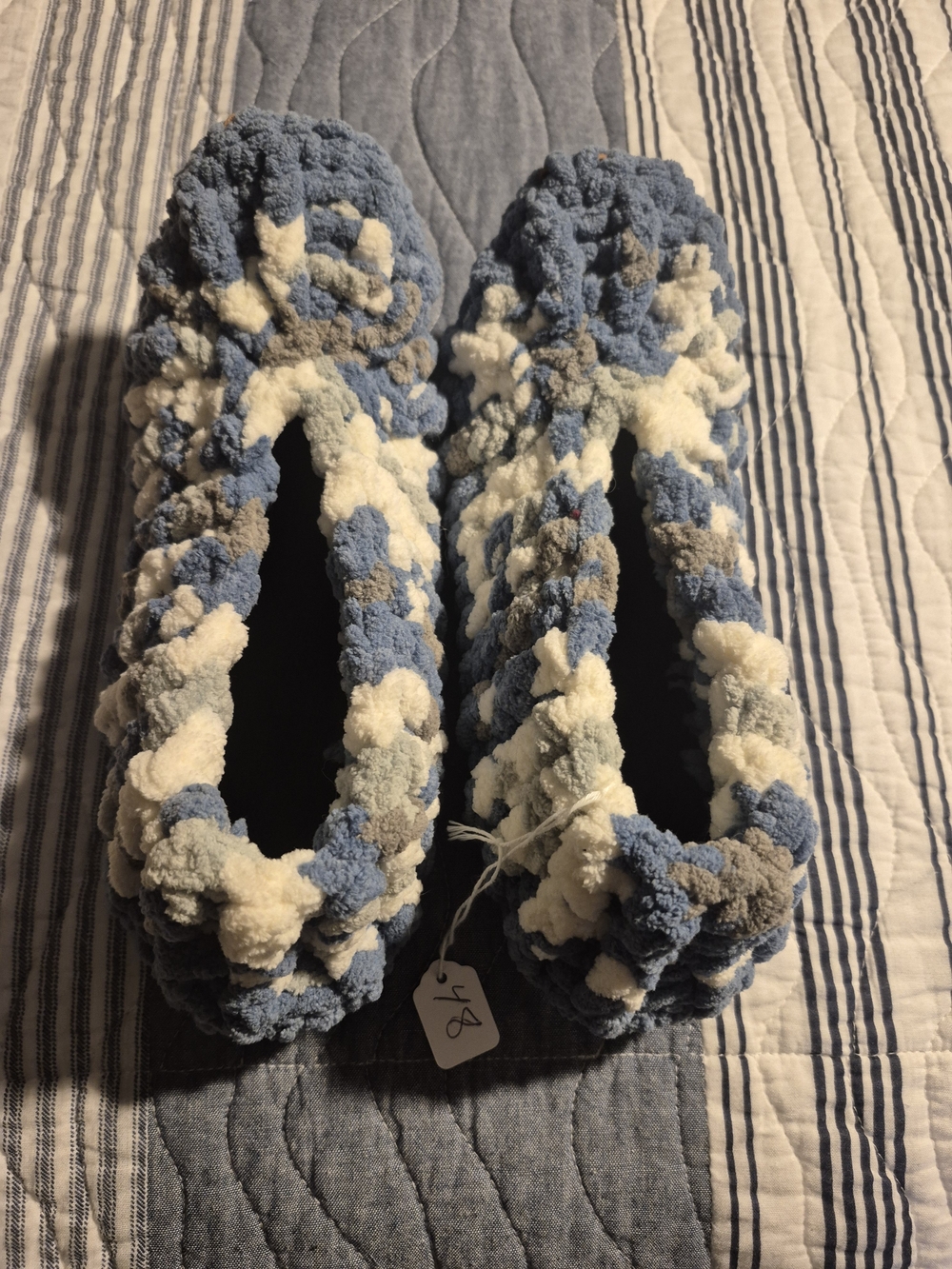 Cozy Womens Plush Slip-On Slippers in Blue, White & Gray